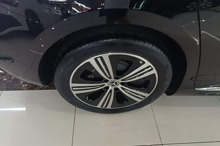 Used Mercedes-Benz EQE 2025 500 4MATIC Pioneer Edition Right Rear Wheel Hub