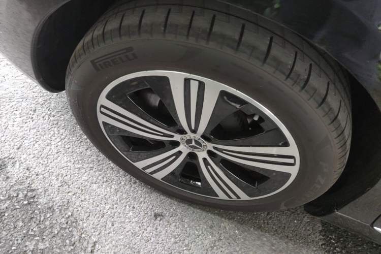 Used Mercedes-Benz EQE 2025 500 4MATIC Pioneer Edition Right Rear Wheel Hub