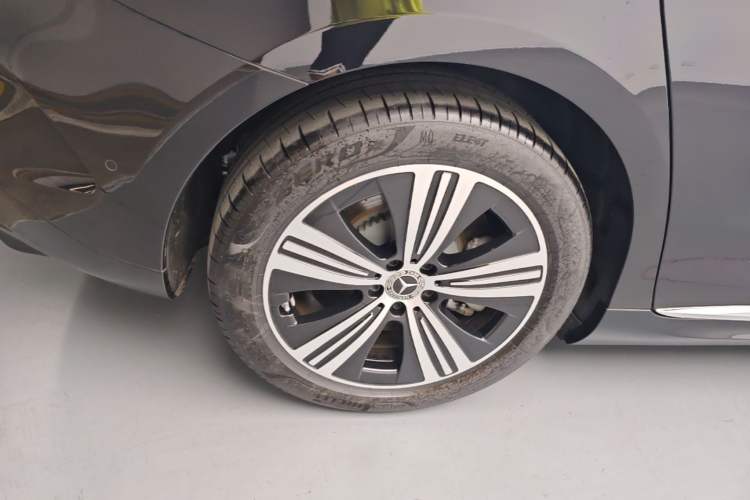 Used Mercedes-Benz EQE 2025 500 4MATIC Pioneer Edition Right Rear Wheel Hub