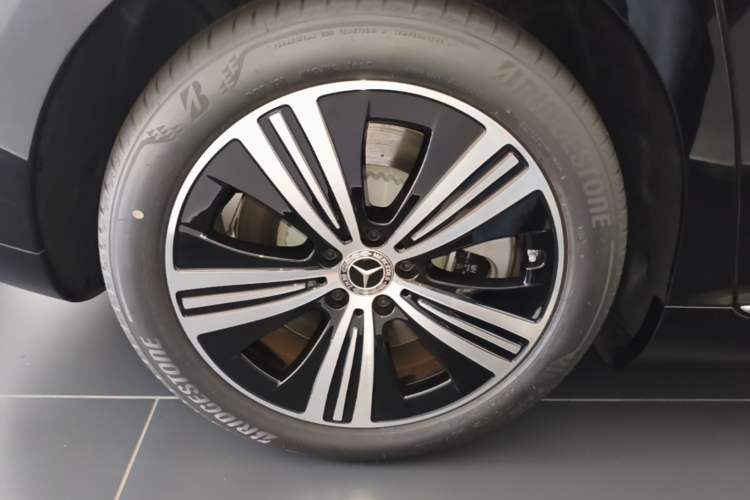 Used Mercedes-Benz EQE 2025 500 4MATIC Pioneer Edition Right Rear Wheel Hub
