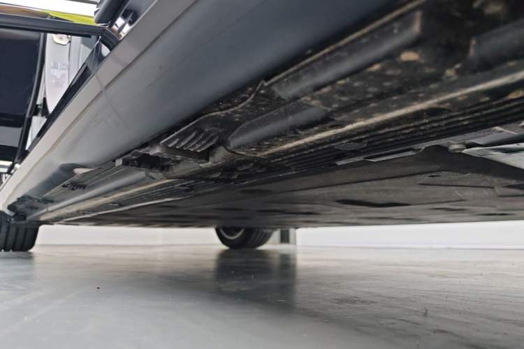 Used Mercedes-Benz EQE 2025 500 4MATIC Pioneer Edition Right Side Sill