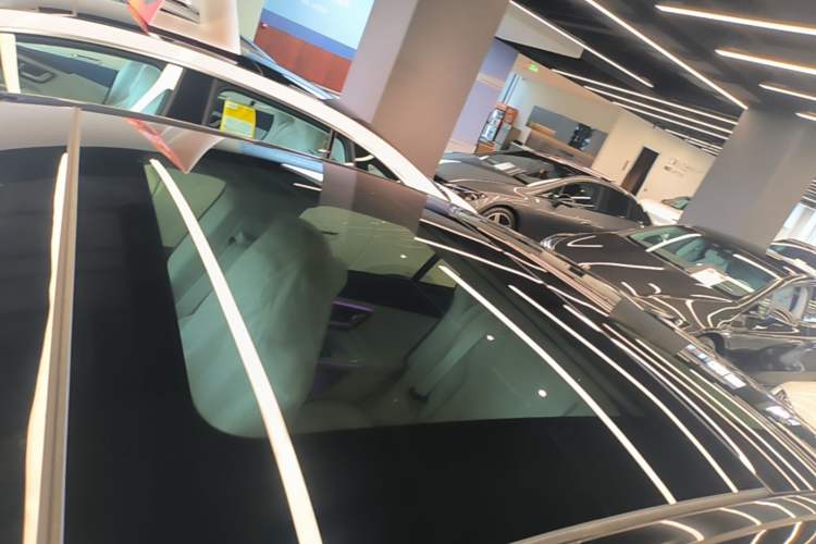 Used Mercedes-Benz EQE 2025 500 4MATIC Pioneer Edition Roof