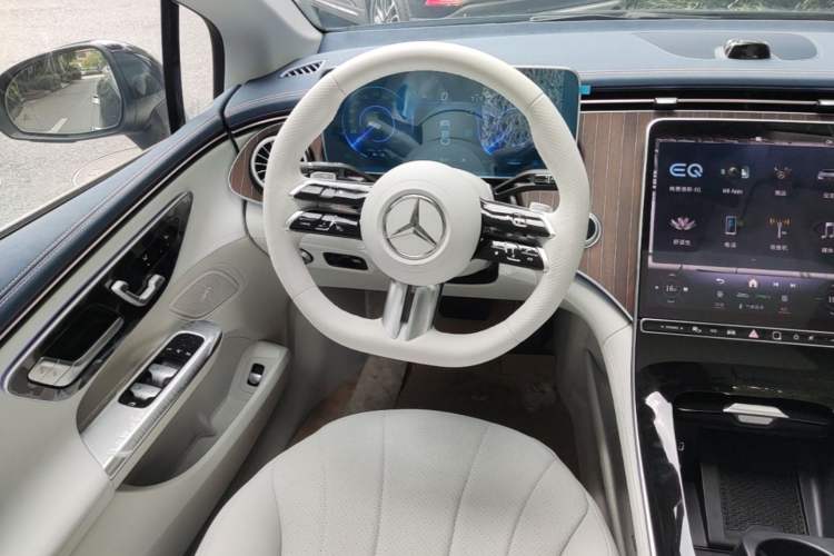 Used Mercedes-Benz EQE 2025 500 4MATIC Pioneer Edition Steering Wheel