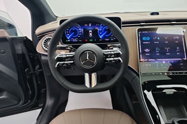 Used Mercedes-Benz EQE 2025 500 4MATIC Pioneer Edition Steering Wheel