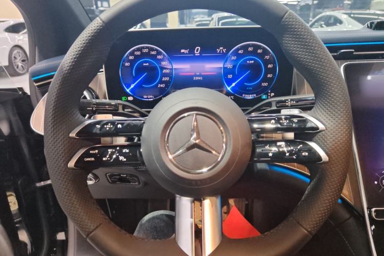 Used Mercedes-Benz EQE 2025 500 4MATIC Pioneer Edition Steering Wheel