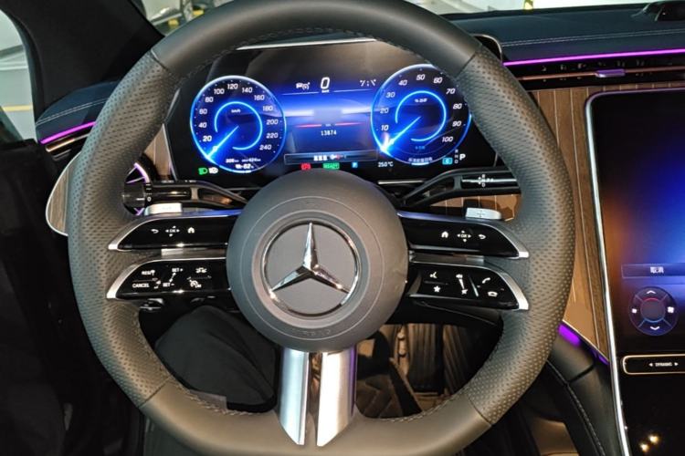 Used Mercedes-Benz EQE 2025 500 4MATIC Pioneer Edition Steering Wheel