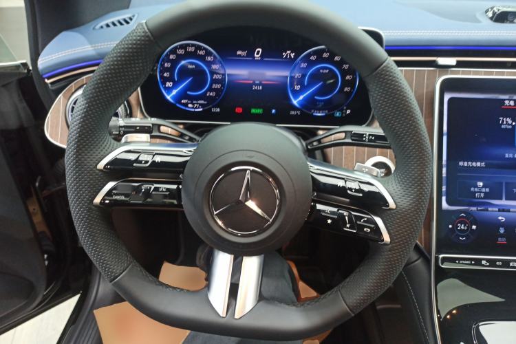 Used Mercedes-Benz EQE 2025 500 4MATIC Pioneer Edition Steering Wheel