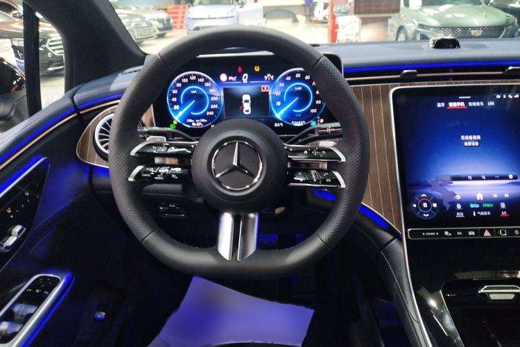 Used Mercedes-Benz EQE 2025 500 4MATIC Luxury Edition Steering Wheel
