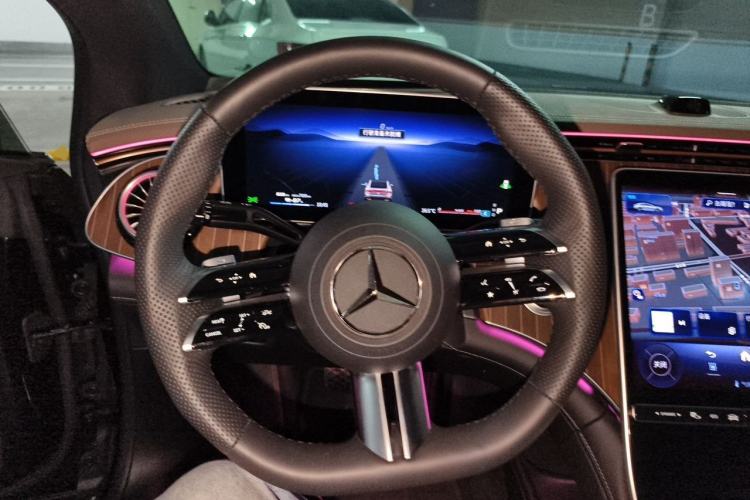 Used Mercedes-Benz EQE 2025 500 4MATIC Luxury Edition Steering Wheel
