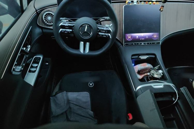 Used Mercedes-Benz EQE 2025 500 4MATIC Pioneer Edition Steering Wheel