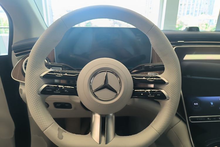 Used Mercedes-Benz EQE 2025 500 4MATIC Pioneer Edition Steering Wheel