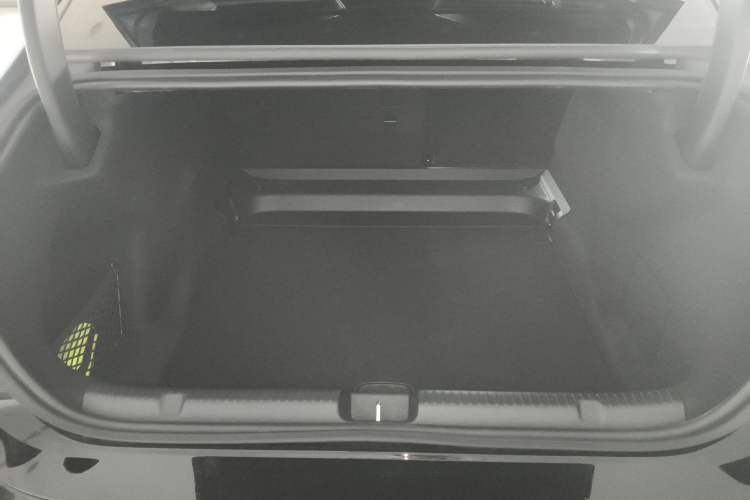 Used Mercedes-Benz EQE 2025 500 4MATIC Pioneer Edition Trunk