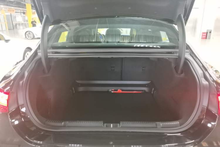 Used Mercedes-Benz EQE 2025 500 4MATIC Pioneer Edition Trunk