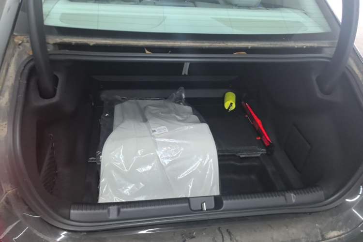 Used Mercedes-Benz EQE 2025 500 4MATIC Pioneer Edition Trunk
