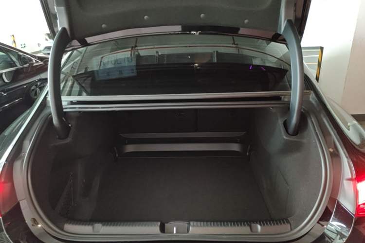 Used Mercedes-Benz EQE 2025 500 4MATIC Pioneer Edition Trunk