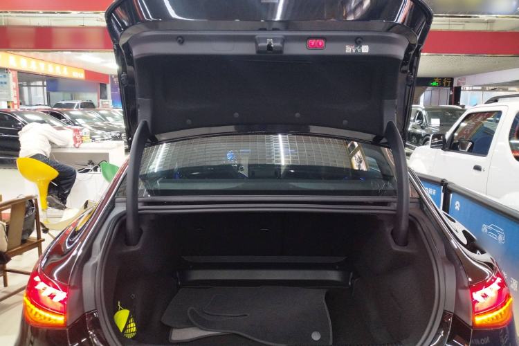 Used Mercedes-Benz EQE 2025 500 4MATIC Luxury Edition Trunk