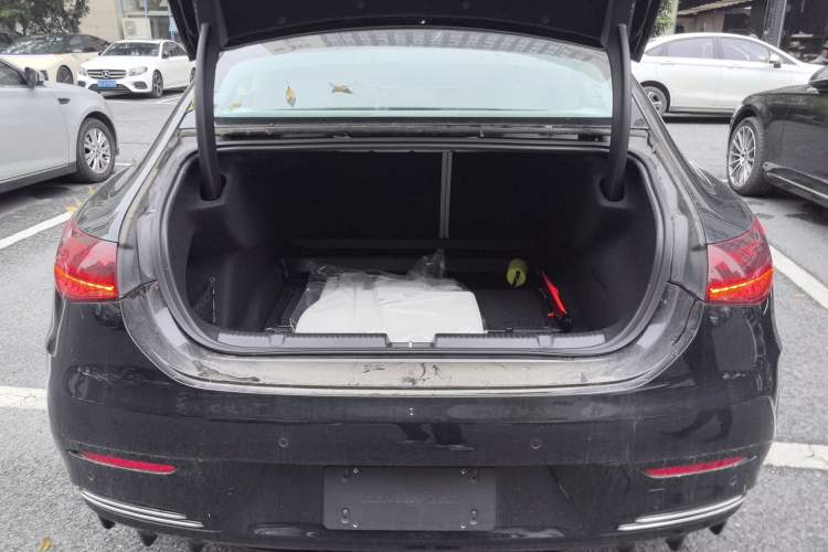 Used Mercedes-Benz EQE 2025 500 4MATIC Pioneer Edition Trunk
