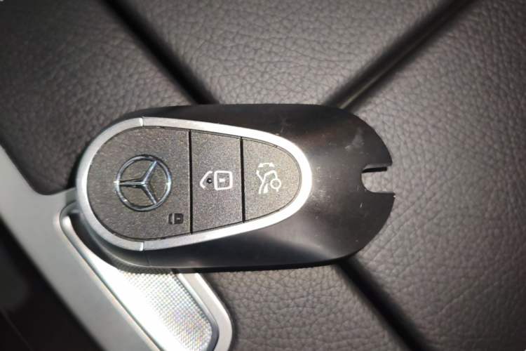 Used Mercedes-Benz EQE 2025 500 4MATIC Pioneer Edition Vehicle Key