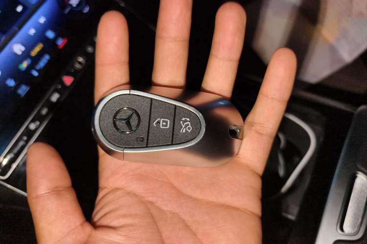 Used Mercedes-Benz EQE 2025 500 4MATIC Luxury Edition Vehicle Key