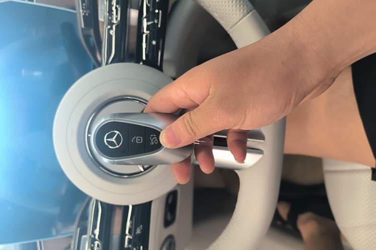 Used Mercedes-Benz EQE 2025 500 4MATIC Pioneer Edition Vehicle Key