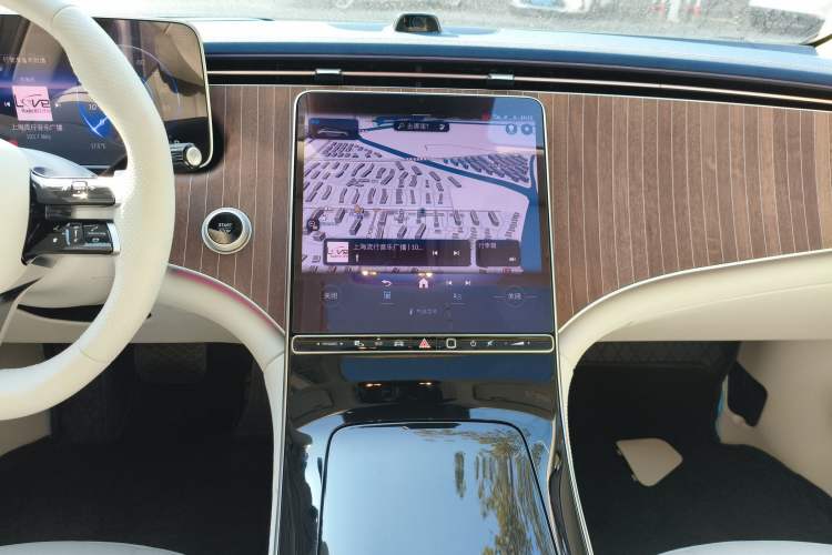 Used Mercedes-Benz EQE 2025 500 4MATIC Luxury Edition Audio And AC Panel