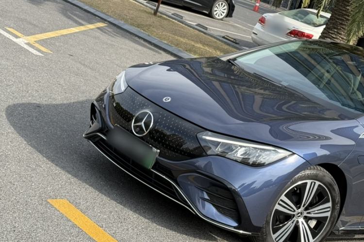 Used Mercedes-Benz EQE 2025 500 4MATIC Luxury Edition Exterior 4