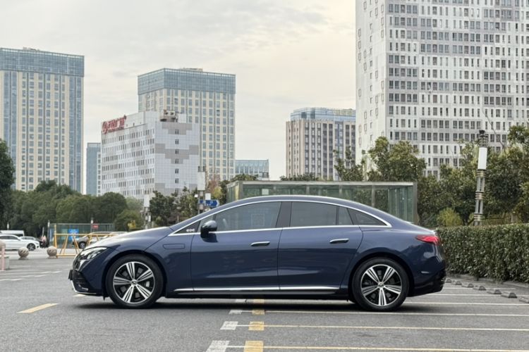 Used Mercedes-Benz EQE 2025 500 4MATIC Luxury Edition Exterior 5