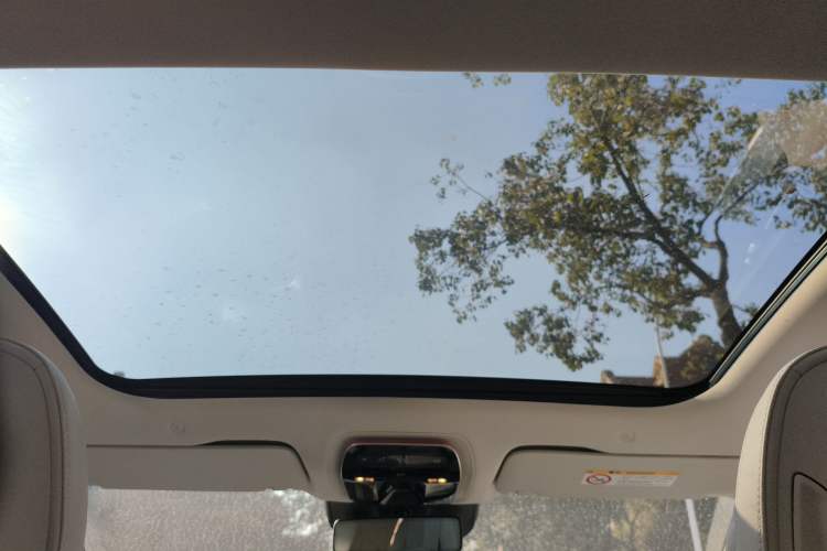 Used Mercedes-Benz EQE 2025 500 4MATIC Luxury Edition Headliner