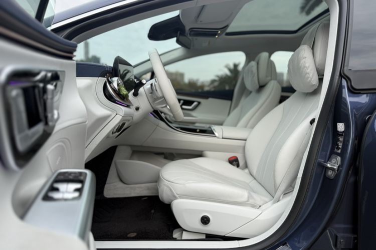 Used Mercedes-Benz EQE 2025 500 4MATIC Luxury Edition Interior 11