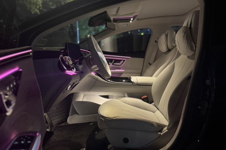 Used Mercedes-Benz EQE 2025 500 4MATIC Luxury Edition Interior 3