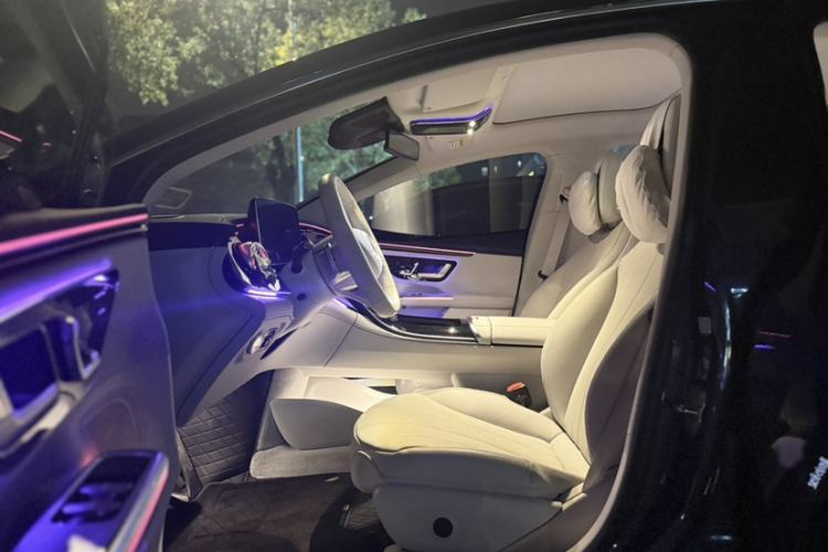 Used Mercedes-Benz EQE 2025 500 4MATIC Luxury Edition Interior 6