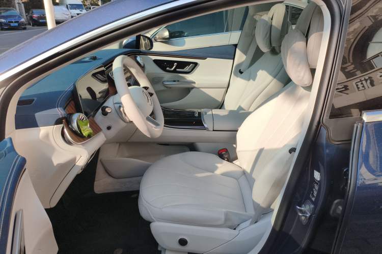 Used Mercedes-Benz EQE 2025 500 4MATIC Luxury Edition Left Front Seat