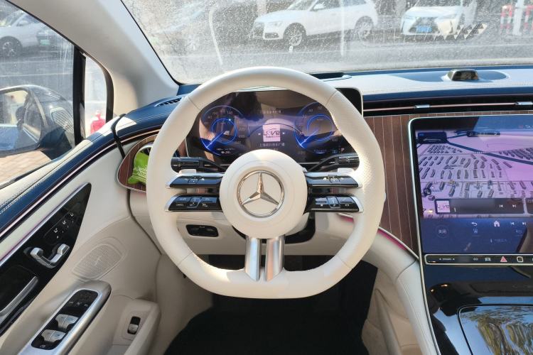 Used Mercedes-Benz EQE 2025 500 4MATIC Luxury Edition Steering Wheel