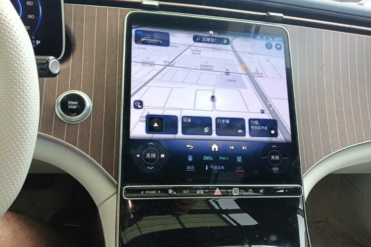Used Mercedes-Benz EQE 2025 500 4MATIC Pioneer Edition Audio And AC Panel