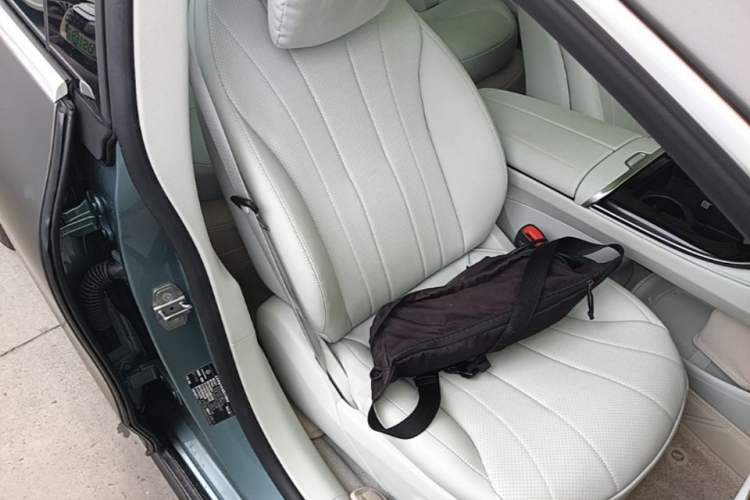 Used Mercedes-Benz EQE 2025 500 4MATIC Pioneer Edition Right Front Seat