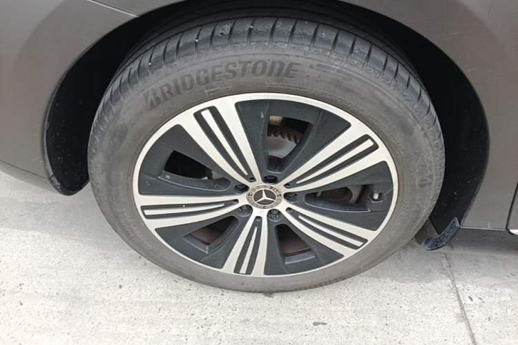 Used Mercedes-Benz EQE 2025 500 4MATIC Pioneer Edition Right Rear Wheel Hub