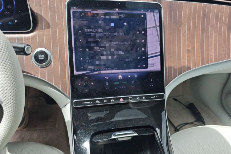 Used Mercedes-Benz EQE 2025 500 4MATIC Pioneer Edition Audio And AC Panel