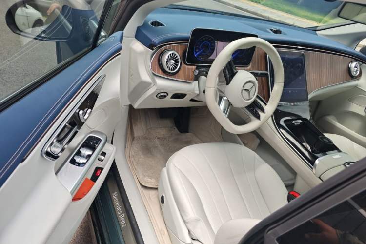 Used Mercedes-Benz EQE 2025 500 4MATIC Pioneer Edition Driver Seat