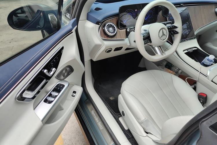 Used Mercedes-Benz EQE 2025 500 4MATIC Luxury Edition Driver Seat