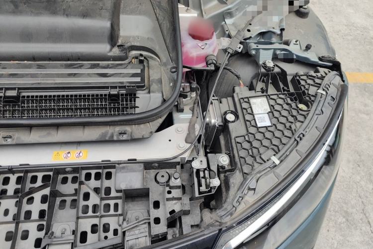 Used Mercedes-Benz EQE 2025 500 4MATIC Luxury Edition Engine Bay Left