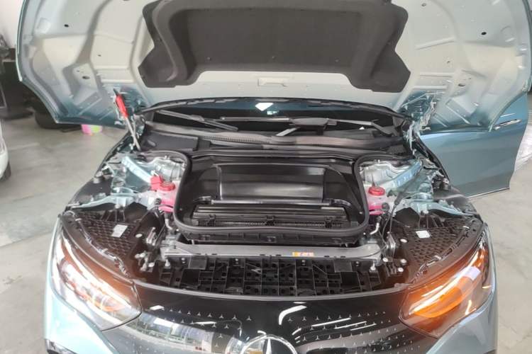 Used Mercedes-Benz EQE 2025 500 4MATIC Luxury Edition Engine Bay