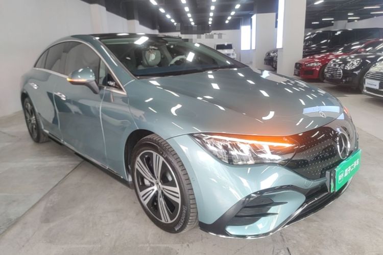 Used Mercedes-Benz EQE 2025 500 4MATIC Luxury Edition Front Right 45 Deg