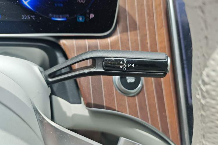 Used Mercedes-Benz EQE 2025 500 4MATIC Pioneer Edition Gear Lever