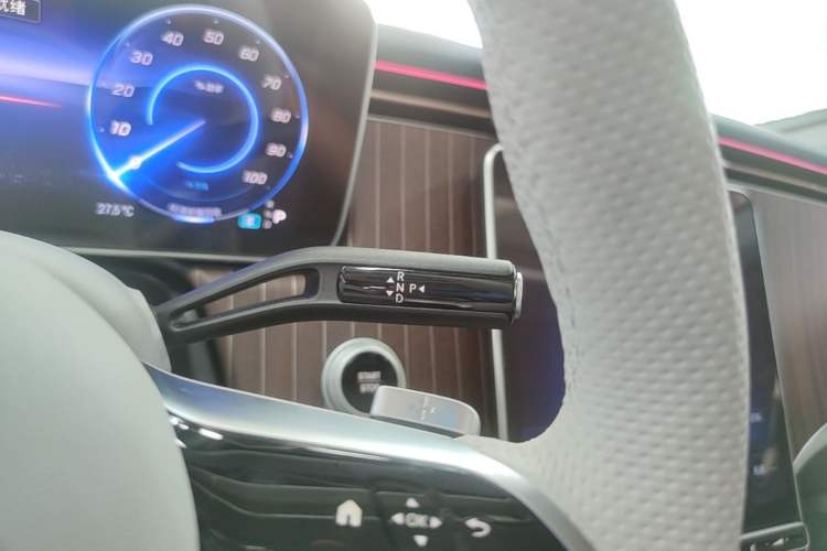 Used Mercedes-Benz EQE 2025 500 4MATIC Luxury Edition Gear Lever