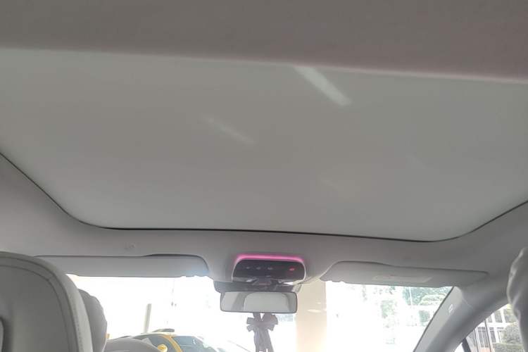 Used Mercedes-Benz EQE 2025 500 4MATIC Luxury Edition Headliner