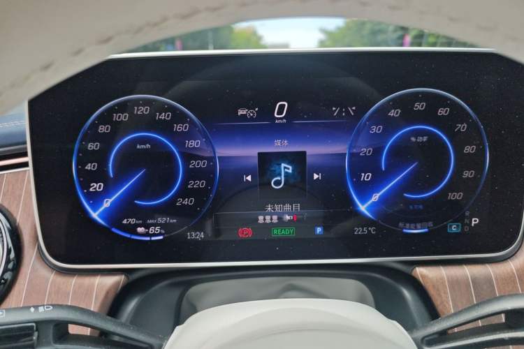 Used Mercedes-Benz EQE 2025 500 4MATIC Pioneer Edition Instrument Cluster