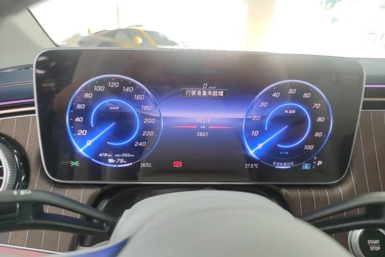 Used Mercedes-Benz EQE 2025 500 4MATIC Luxury Edition Instrument Cluster