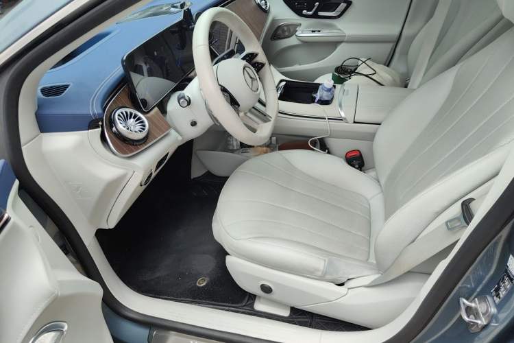 Used Mercedes-Benz EQE 2025 500 4MATIC Luxury Edition Left Front Seat