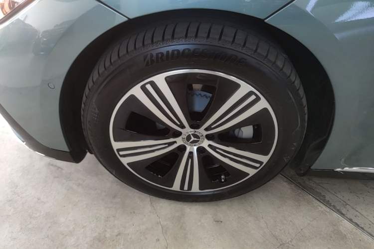 Used Mercedes-Benz EQE 2025 500 4MATIC Luxury Edition Left Front Wheel Hub