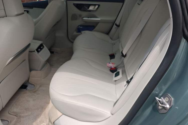 Used Mercedes-Benz EQE 2025 500 4MATIC Pioneer Edition Left Rear Seat